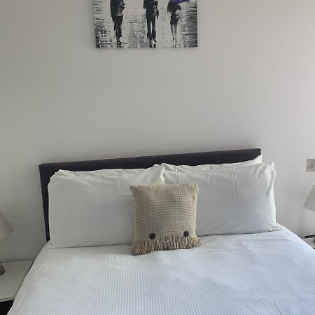 Quartermile 1 Bedroom Apartment - With Free Parking Included เอดินบะระ ภายนอก รูปภาพ