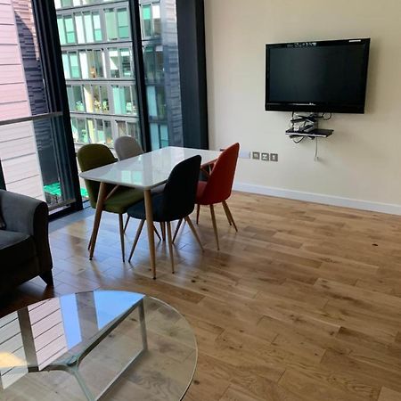 Quartermile 1 Bedroom Apartment - With Free Parking Included เอดินบะระ ภายนอก รูปภาพ