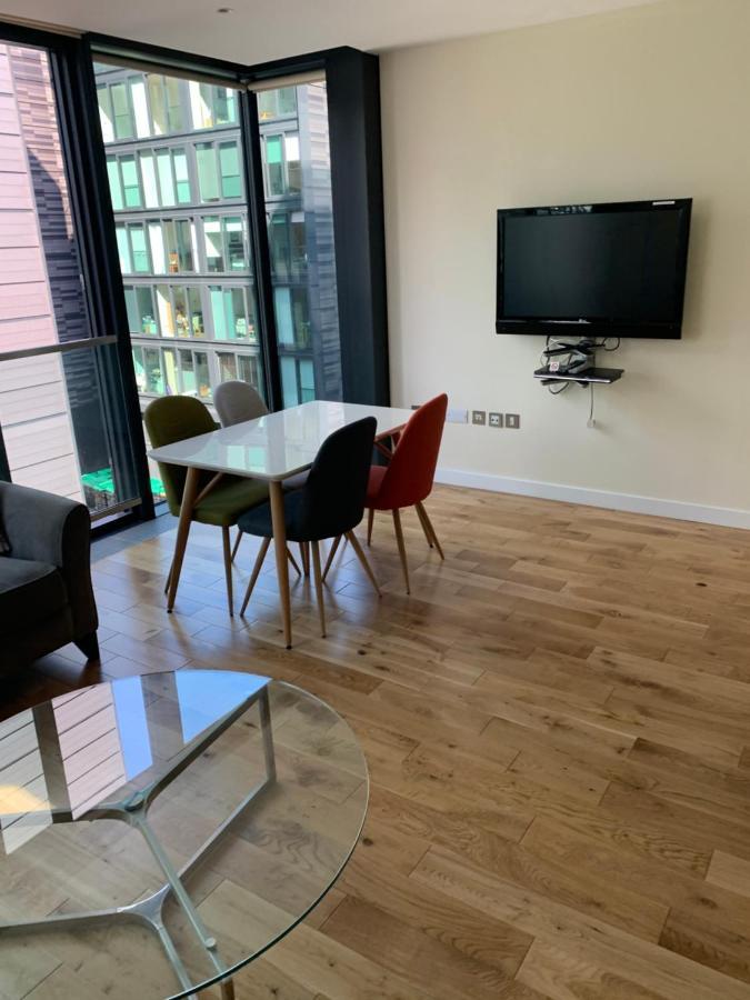 Quartermile 1 Bedroom Apartment - With Free Parking Included เอดินบะระ ภายนอก รูปภาพ